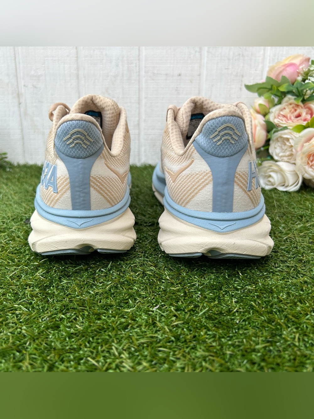 HOKA Clifton 9 women | EVERYDAY RUNNING
size 8 gently used Color: Oak / Alabaste - Picture 9 of 16